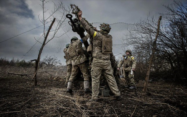 Binh lính Ukraine ở Donetsk. (Ảnh: NYT)