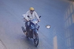 An ninh - Xã hội - Giúp phải kẻ gian trên đường, nam công nhân mất luôn xe máy