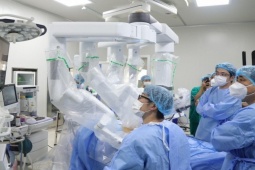 Sức khỏe đời sống - 4 người mắc ung thư đường tiêu hóa được phẫu thuật thành công bằng robot