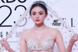 "Tiên nữ tộc người đẹp nhất Trung Quốc" khung cơ thể chuẩn như người mẫu nhờ đâu?