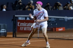 Thể thao - Sao tennis 17 tuổi gây chấn động ATP, được ví như "Del Potro mới"