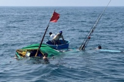 Tin tức trong ngày - Thuyền trưởng: 'Tàu bị tông gãy đôi rồi chìm ngay, không ai kịp trở tay'