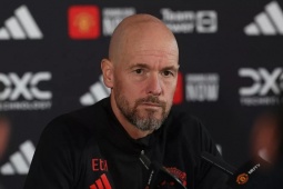 Ten Hag nói gì về chấn thương của Hojlund, tiết lộ mối quan hệ với Sir Ratcliffe