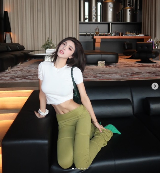 Chân dài xứ tỷ dân đẹp như “thần Vệ Nữ” nhờ tập môn nam tính - 4