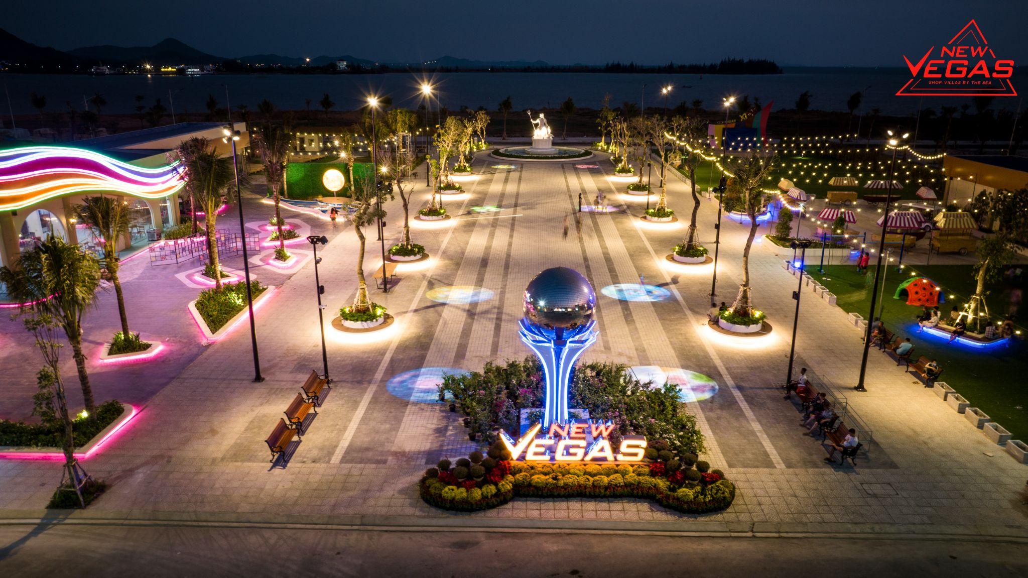 Cận cảnh không gian đầy sắc màu của New Vegas Center