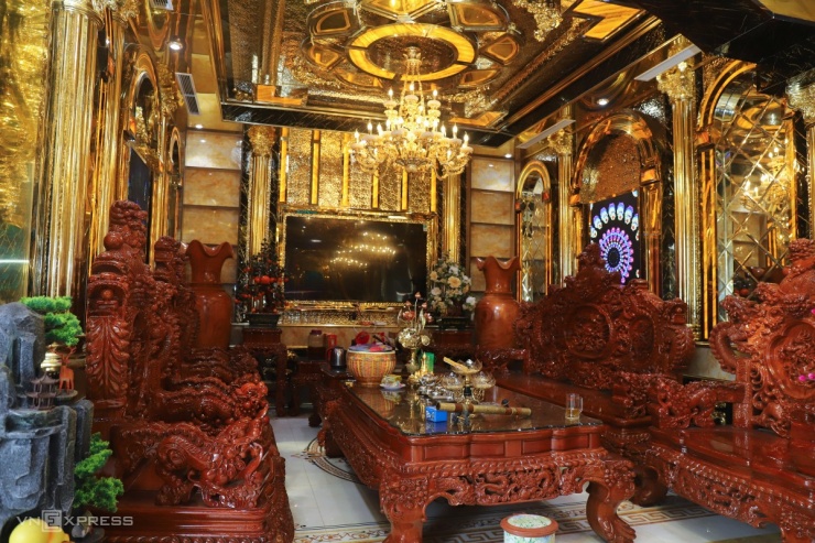 Lâu đài dát vàng 70 tỷ đồng ở Nghệ An