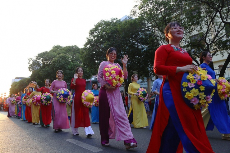 Sự kiện diễu hành đường phố luôn được trông đợi, đặc biệt với cộng đồng người Hoa tại TP.HCM.