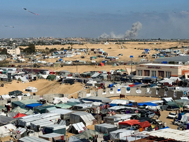 Một khu lều trại của người Palestine tại TP Rafah ở Dải Gaza hôm 22-2 Ảnh: Reuters