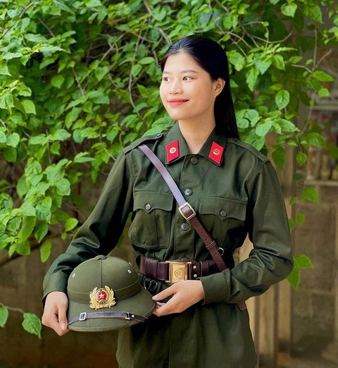 Hồ Hạ Bảo Thương (SN 2002) - cô gái người đồng bào dân tộc thiểu số Pa Kô là tân binh duy nhất của Công an tỉnh Quảng Trị.