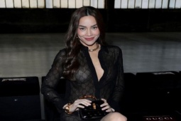 Thời trang - Hà Hồ mặc váy trong suốt khoe body "tạc tượng", có bị ống kính phóng viên quốc tế “dìm”?