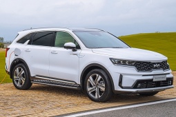 Giá xe KIA Sorento niêm yết và lăn bánh tháng 2/2024