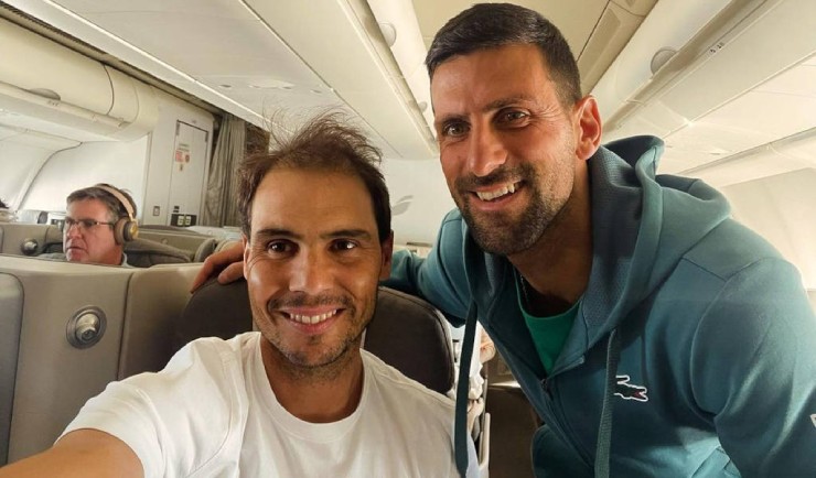 Nadal và Djokovic gặp nhau trên chuyến bay tới Mỹ