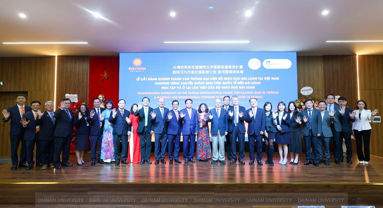 Về phía Bộ Giáo dục và Đào tạo Việt Nam có sự hiện diện của TS. Phạm Như Nghệ - Phó Vụ trưởng vụ Giáo dục Đại học, Bộ giáo dục và đào tạo.