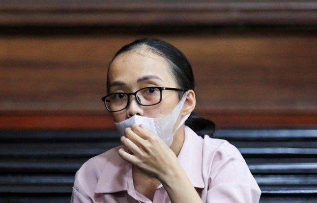 Bị cáo Võ Thị Thanh Mai (vợ Nguyễn Thái Luyện) tại phiên tòa.
