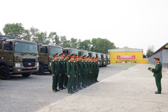 Lữ đoàn 971 (Cục Vận tải) và các đơn vị vận tải toàn quân đã huy động lực lượng, phương tiện tốt nhất đảm bảo cho việc vận chuyển công dân nhập ngũ năm 2024.