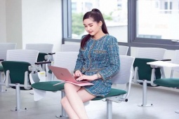 Thời trang - Lê Âu Ngân Anh chuẩn "giảng viên xinh-giàu-giỏi", sở hữu BST túi hiệu bằng cả gia tài
