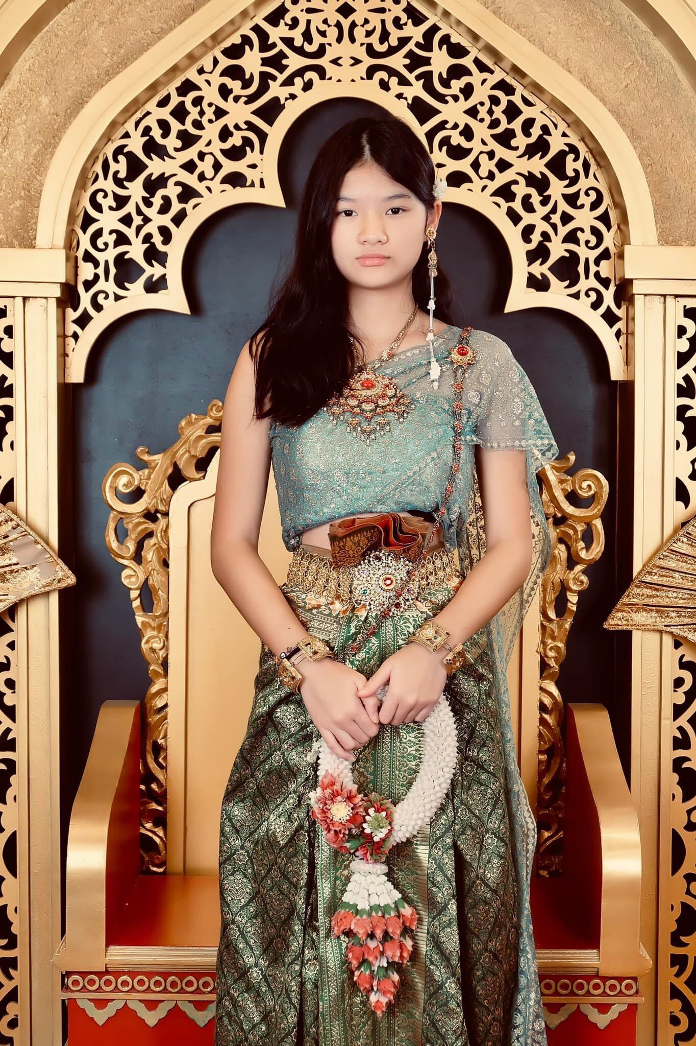 Con gái Trương Ngọc Ánh chuộng váy cúp, vóc dáng chuẩn "mỹ nhân tương lai" - 7
