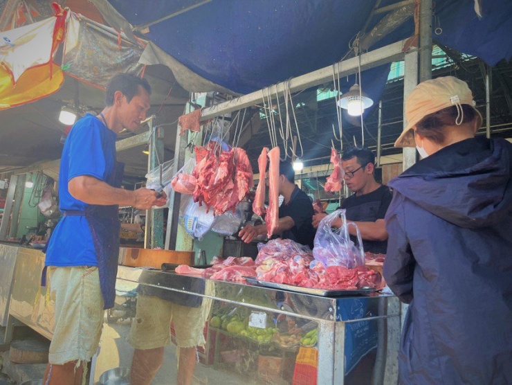 Giá bán lẻ thịt heo trở lại bình thường. ẢNH: TÚ UYÊN