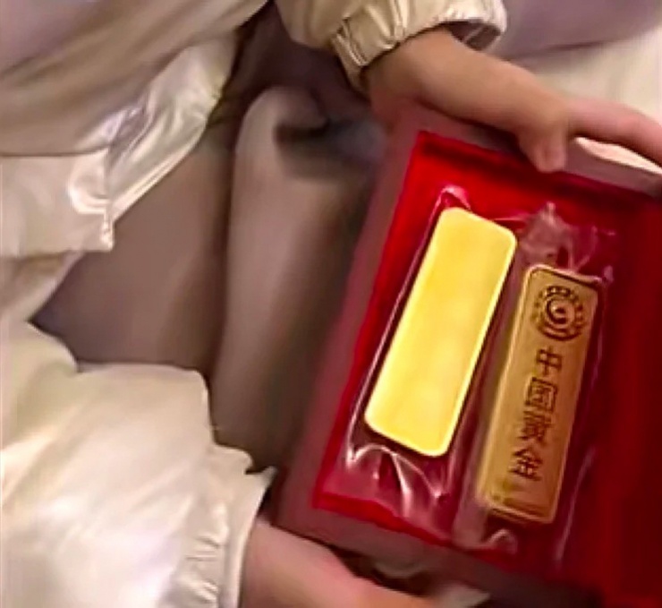 2 thỏi vàng trị giá 378 triệu đồng. Ảnh:&nbsp;Baidu