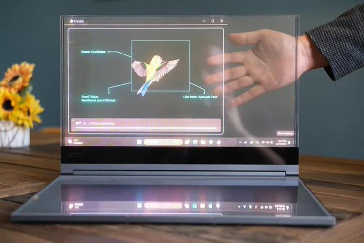 Mẫu ThinkBook này của Lenovo nhằm tái hiện lại thiết kế máy tính xách tay truyền thống và biến nó trở thành một thiết bị phù hợp hơn cho hoạt động cộng tác.
