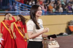 Thời trang - Từng là "hoa hậu nghèo nhất VN", giờ Đỗ Mỹ Linh diện set đồ 2 tỷ chuẩn "phu nhân chủ tịch"