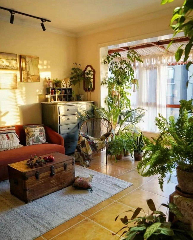 Cách bà trang trí và lựa chọn phong cách decor cho ngôi nhà còn vô cùng ấn tượng.
