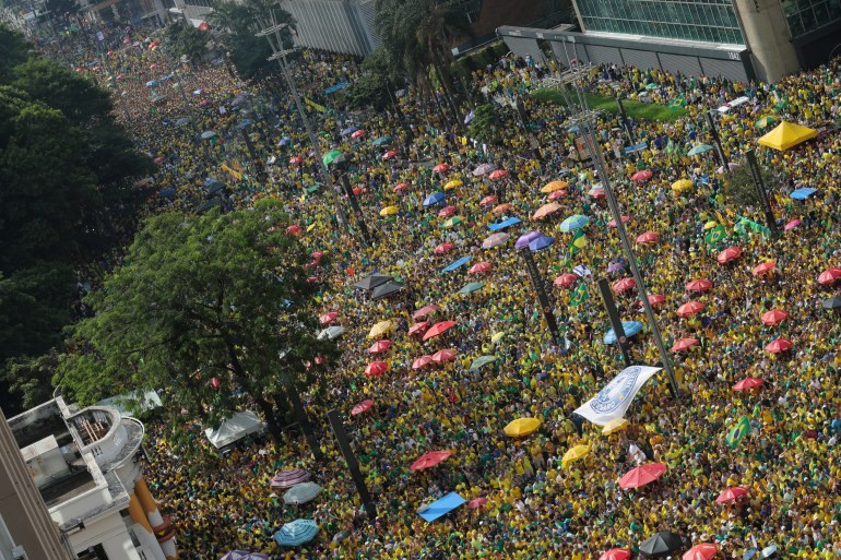 "Biển người" biểu tình ủng hộ cựu Tổng thống Brazil chen kín đại lộ Paulista, Sao Paulo. Ảnh: Reuters