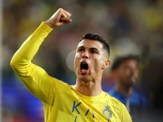 Bóng đá - Rực rỡ Ronaldo 39 tuổi: Ghi bàn 8 trận liên tiếp, đáp trả fan đối thủ