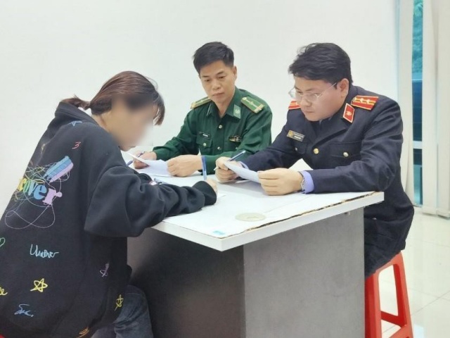 Pháp luật - Bé gái 12 tuổi bị mẹ đẻ và bà ngoại ép bán sang Trung Quốc