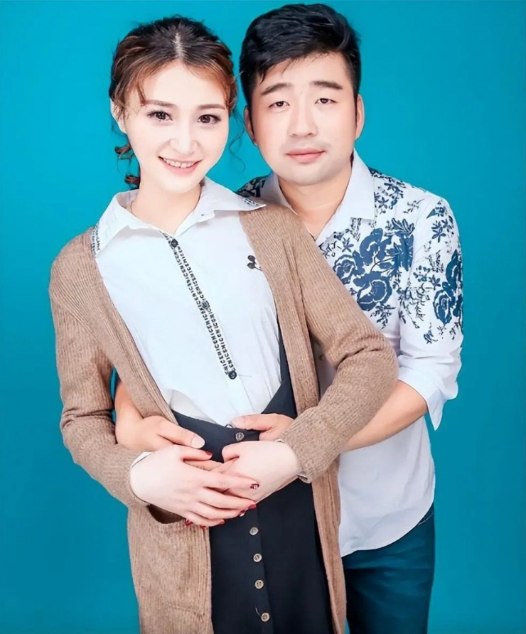 Li Mei (31 tuổi) và chồng đã trở thành cặp đôi "huyền thoại" ở địa phương vì câu chuyện&nbsp;sinh con&nbsp;của mình. Ảnh: Sohu.