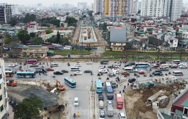 Với dự án phía đường Kim Đồng (phường Giáp Bát, quận Hoàng Mai), đang mở rộng mặt bằng để thi công hầm vượt đường Giải Phóng và hầm hở, đường dẫn...