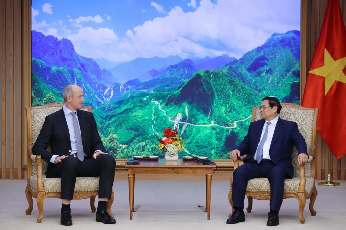Thủ tướng Phạm Minh Chính và ông Roland Busch, Chủ tịch kiêm Tổng giám đốc điều hành Tập đoàn Siemens tại cuộc gặp chiều 26/2. Ảnh: Nhật Bắc