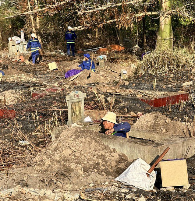 Quận Bình Tân thực hiện việc bốc mộ tại Nghĩa trang Bình Hưng Hòa