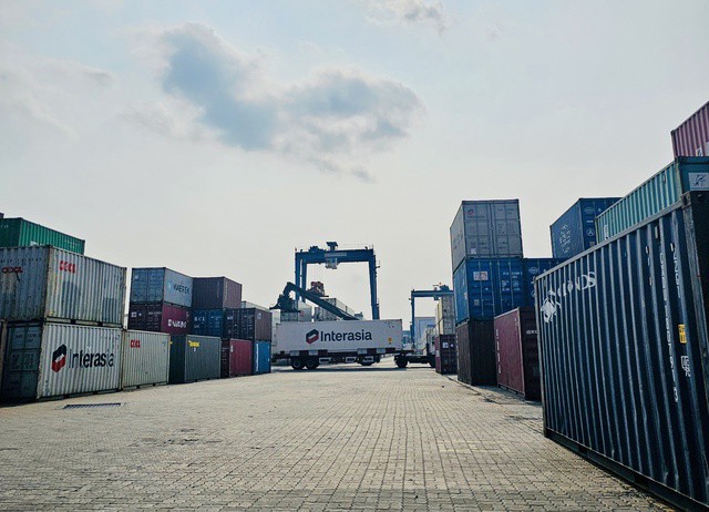 Hàng container tại Cảng Cát Lái