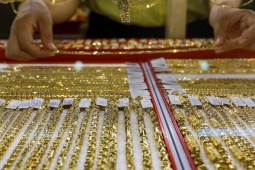 Kinh doanh - Giá vàng hôm nay 27/2: Vàng trong nước tiếp đà tăng mạnh