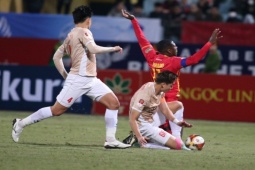 Bóng đá - Thanh Hóa mất ngôi nhì bảng, HLV Popov nói gì khi trọng tài không xem VAR 11m?