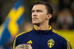 Bóng đá - Tin mới nhất bóng đá tối 27/2: Cựu sao Arsenal nhập viện