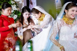 Bạn trẻ - Cuộc sống - Nghệ An: Mẹ đem cả túi nilon vàng lên trao cho con gái