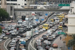 Bạn trẻ - Cuộc sống - Chán nản vì tắc đường, người phụ nữ nghĩ ra "độc chiêu" được cảnh sát khen thưởng 