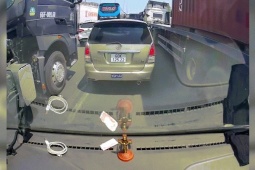 Ô tô - Clip: Xe tập lái bon chen giữa "rừng hung thần" và cái kết