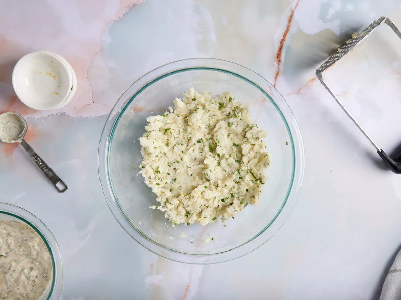 Người lười ăn cá đến mấy cũng mê mẩn món bánh giòn rụm, không hề tanh này - 6