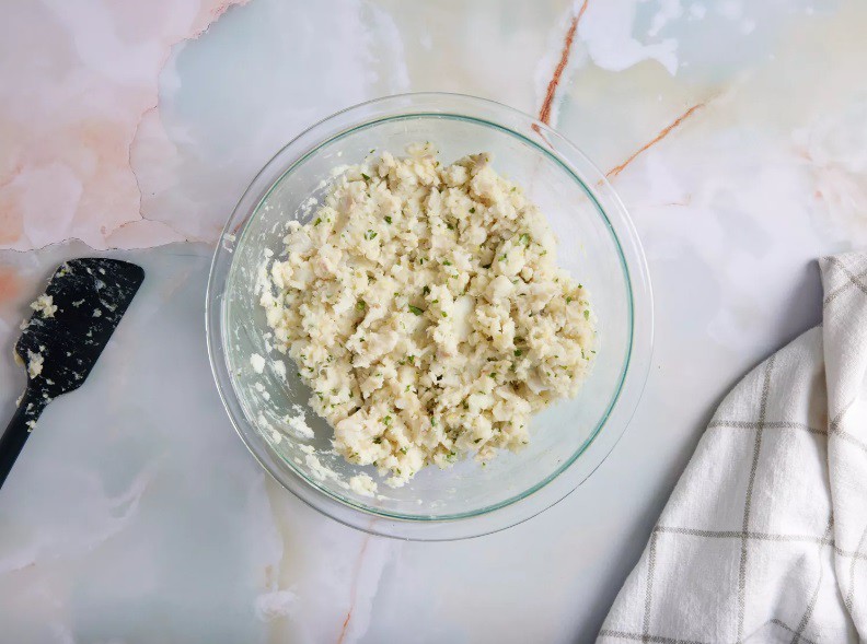 Người lười ăn cá đến mấy cũng mê mẩn món bánh giòn rụm, không hề tanh này - 7