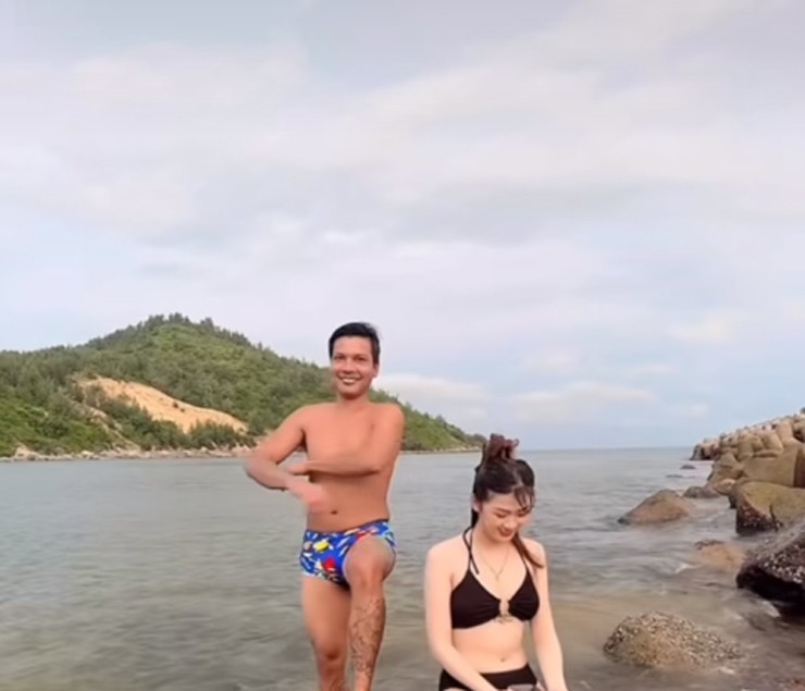 Lộc Fuho đăng clip cũ khi đi biển cùng "học trò" Thanh Chi