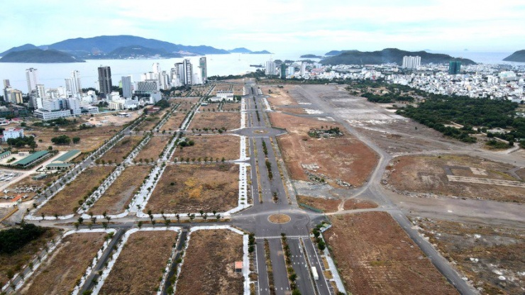 Dự án khu đô thị sử dụng đất sân bay Nha Trang cũ của Tập đoàn Phúc Sơn có nhiều sai phạm. Ảnh: H.H