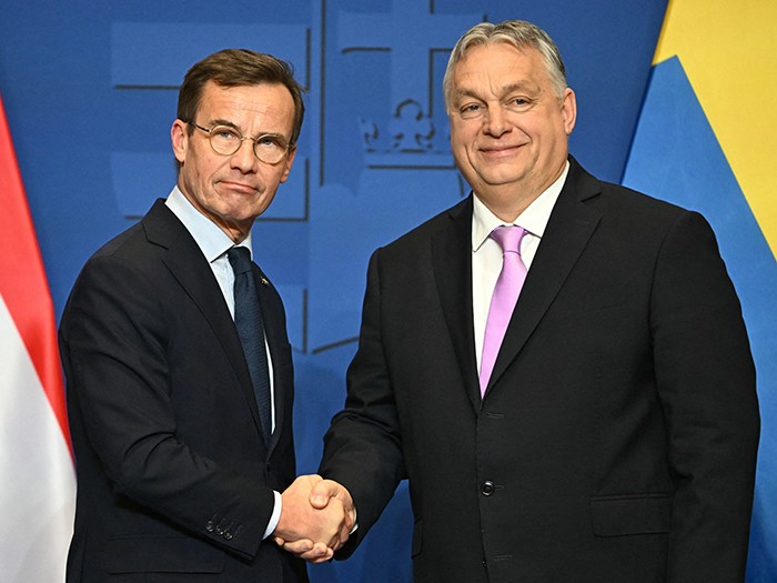 Thủ tướng Hungary Viktor Orban (bên phải) đón tiếp Thủ tướng Thụy Điển Ulf Kristersson tại Budapest. Ảnh: Hungary Today