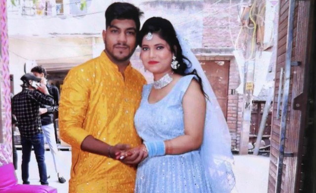 Anh Abhishek Ahluwali và vợ Anjali. Ảnh: NDTV