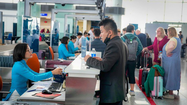Việc tăng trần giá vé máy bay có thể giúp hành khách có sức chi trả thấp tiếp cận dịch vụ hàng không. Ảnh: NIA.