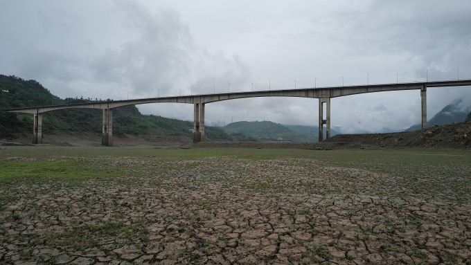 Sông Đà trơ đáy, tháng 6/2023. Ảnh: Ngọc Thành