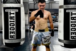 Đàn ông - ''Lính cứu hỏa" Xuân Phúc tập thể thao 2 tiếng/ngày để có body săn chắc, khỏe khoắn