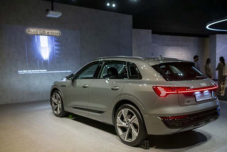 Audi sắp giới thiệu mẫu xe Q8 E-tron tại Việt Nam - 3